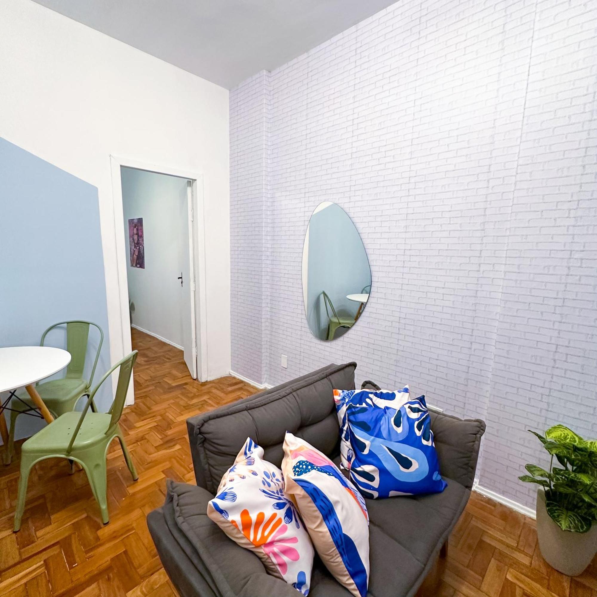 Malettinha | Colorido E Silencioso No Centro Apartamento